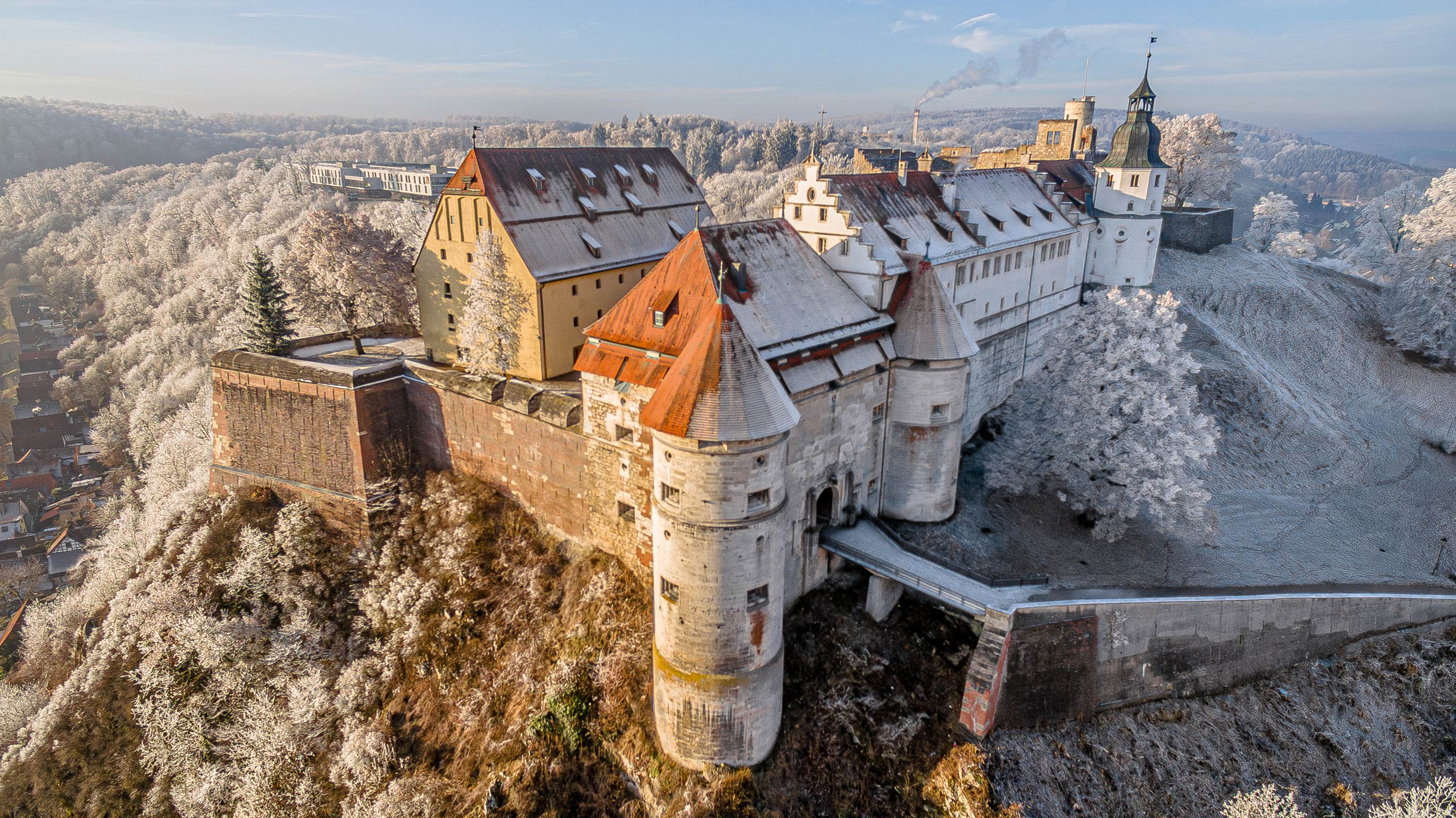 Luftbild winterliches Schloss Hellenstein, Foto: Daniel Paus, cmc